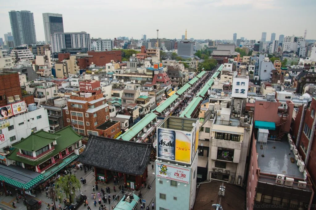 Vistas desde el mirador gratuito de Asakusa con el templo Senso-ji