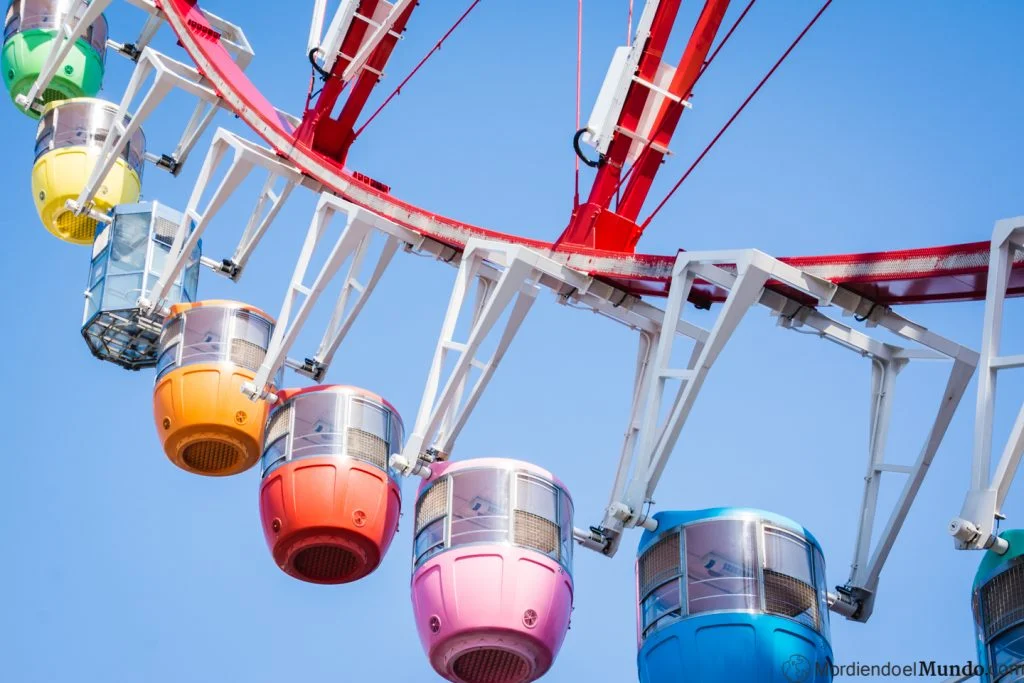 La noria mas colorida de Japon, en Odaiba