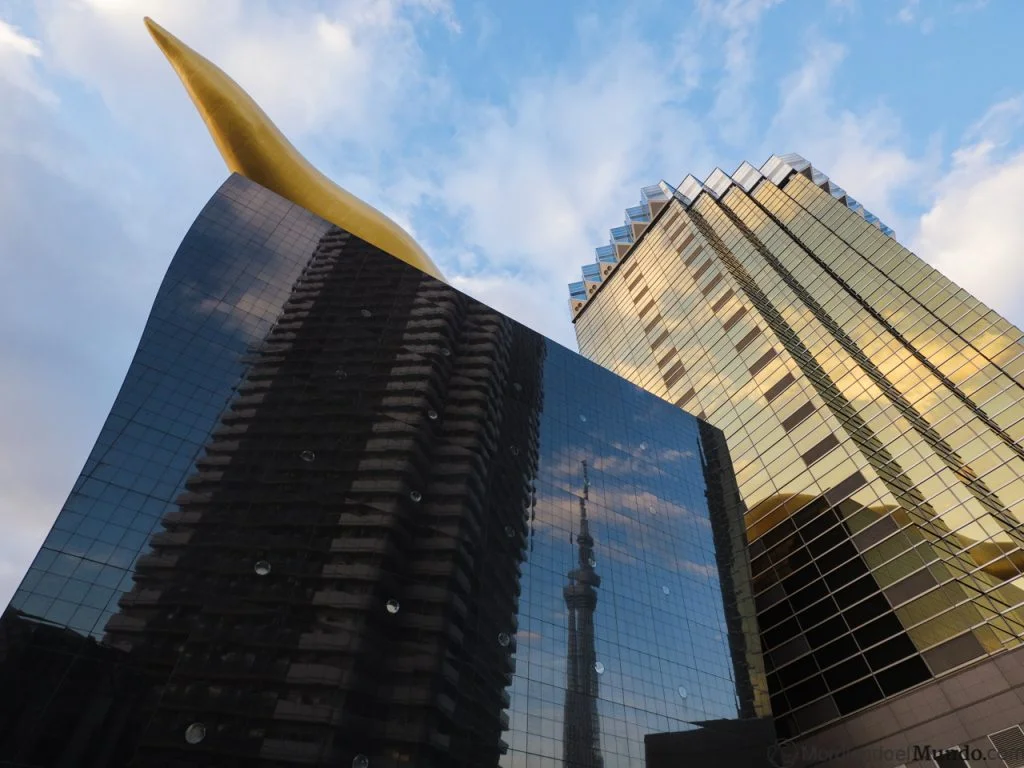 Los edificios de Asahi en Asakusa, la cagarruta dorada y la cerveza