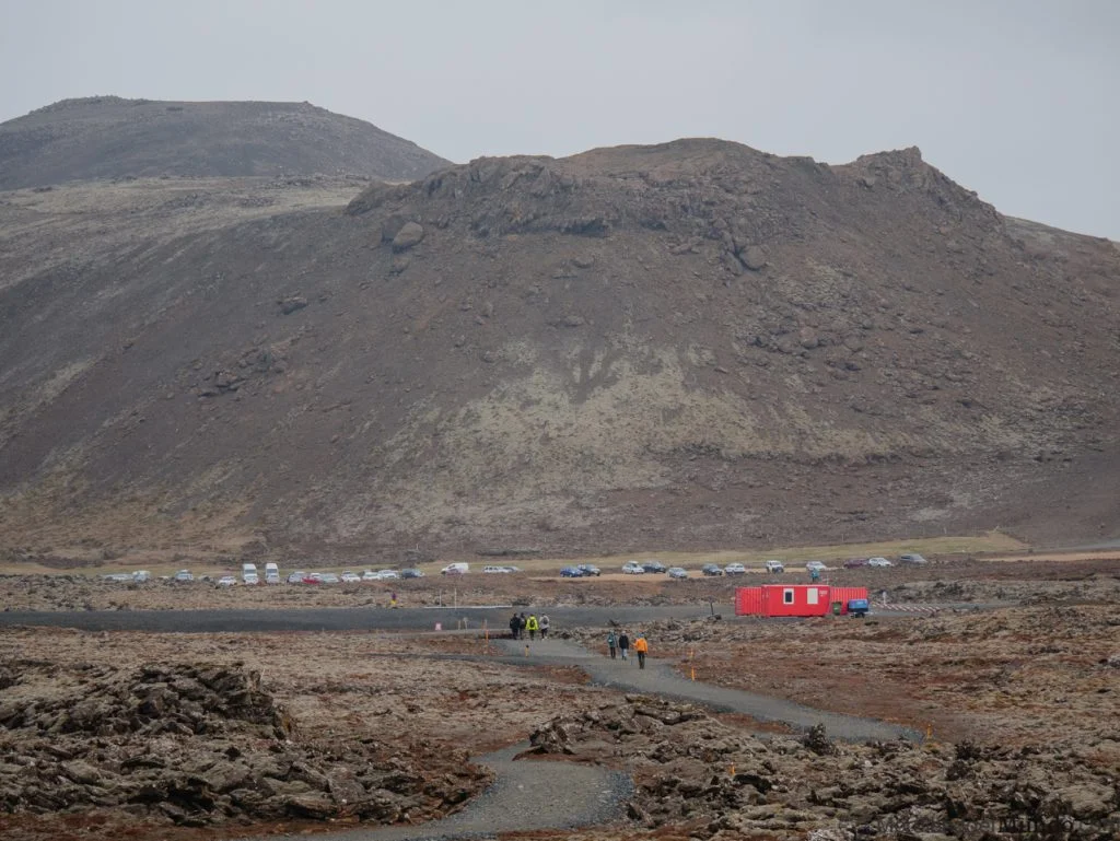 Zona de aparcamiento para ver el nuevo volcán de Islandia