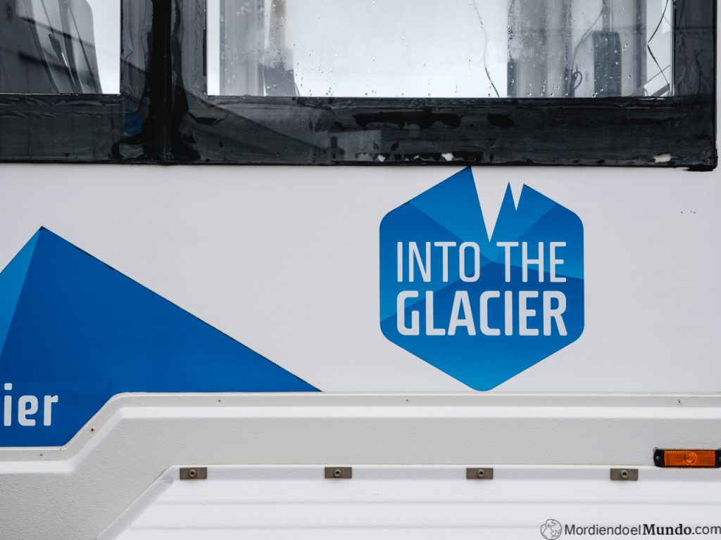 Detalle de Into de Glacier, camiones para conducir por encima del glaciar